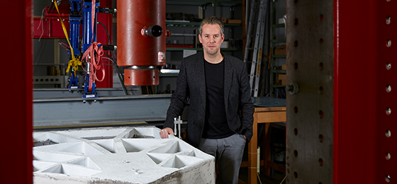 Cette photo montre Philippe Block, professeur de technologies de l'architecture à l'ETH Zurich.