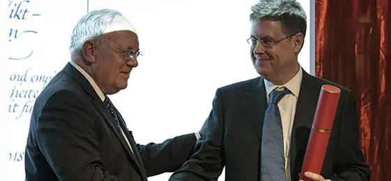 Bundesrat Johann Schneider-Ammann und SNF-Präsident Matthias Egger ehren den Friedensforscher Lars-Erik Cederman
