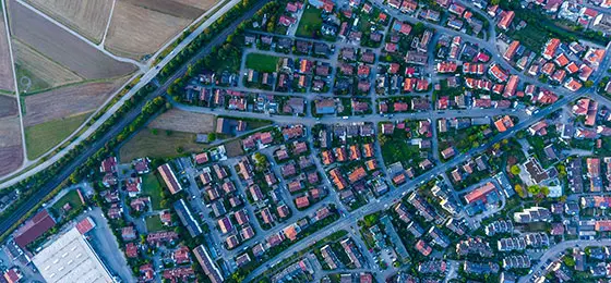 Das Bild zeigt eine ländliche Siedlung.