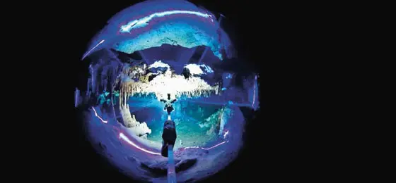 Des plongeurs-spéléologues mesurent les grottes. © Arnulf Schiller, Austrian Geological Survey