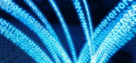 Blaue Zahlenstränge auf schwarzem Hintergrund. © Fotolia