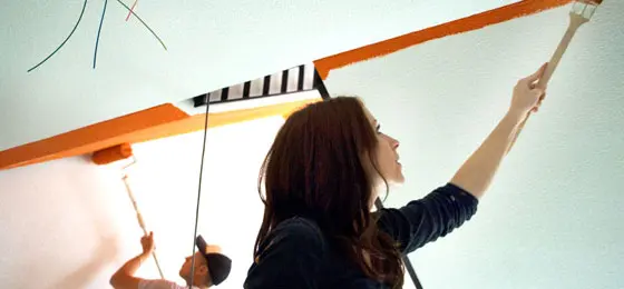 Cette image montre une femme peintre. © PNR 60