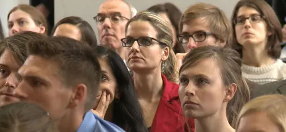 Cette image montre des jeunes chercheuses et chercheurs à l’Université de Bâle.