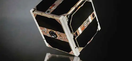 Cette image montre un satellite suisse. © Alain Herzog/EPFL