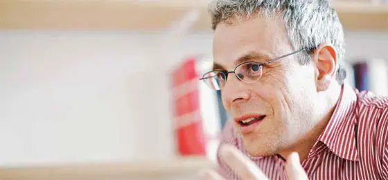 This picture shows Laurent Goetschel, a peace researcher. © Manu Friederich