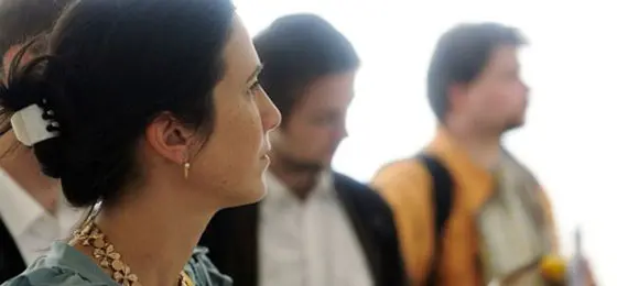 Dieses Bild zeigt Forschende, die besprechen. © Mauro Mellone