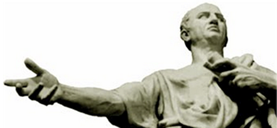 Une statue antique.
