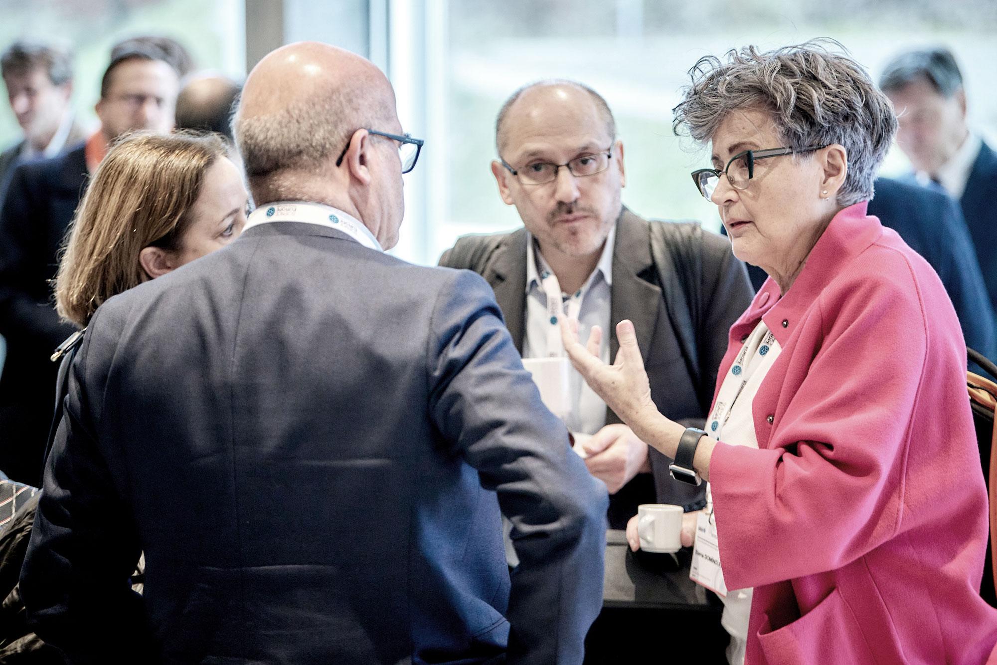 Vertreterinnen und Vertreter von Forschungsförderorganisationen diskutieren, wie sie den Dialog zwischen Forschung und Gesellschaft stärken können.