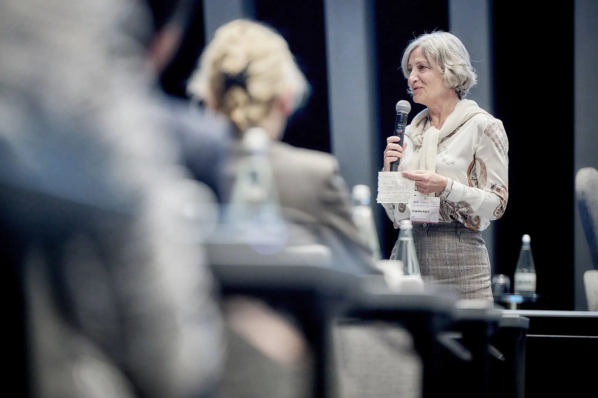 Gastgeberin Angelika Kalt, Direktorin des SNF, eröffnet das diesjährige Leitungstreffen von Science Europe in Zürich.