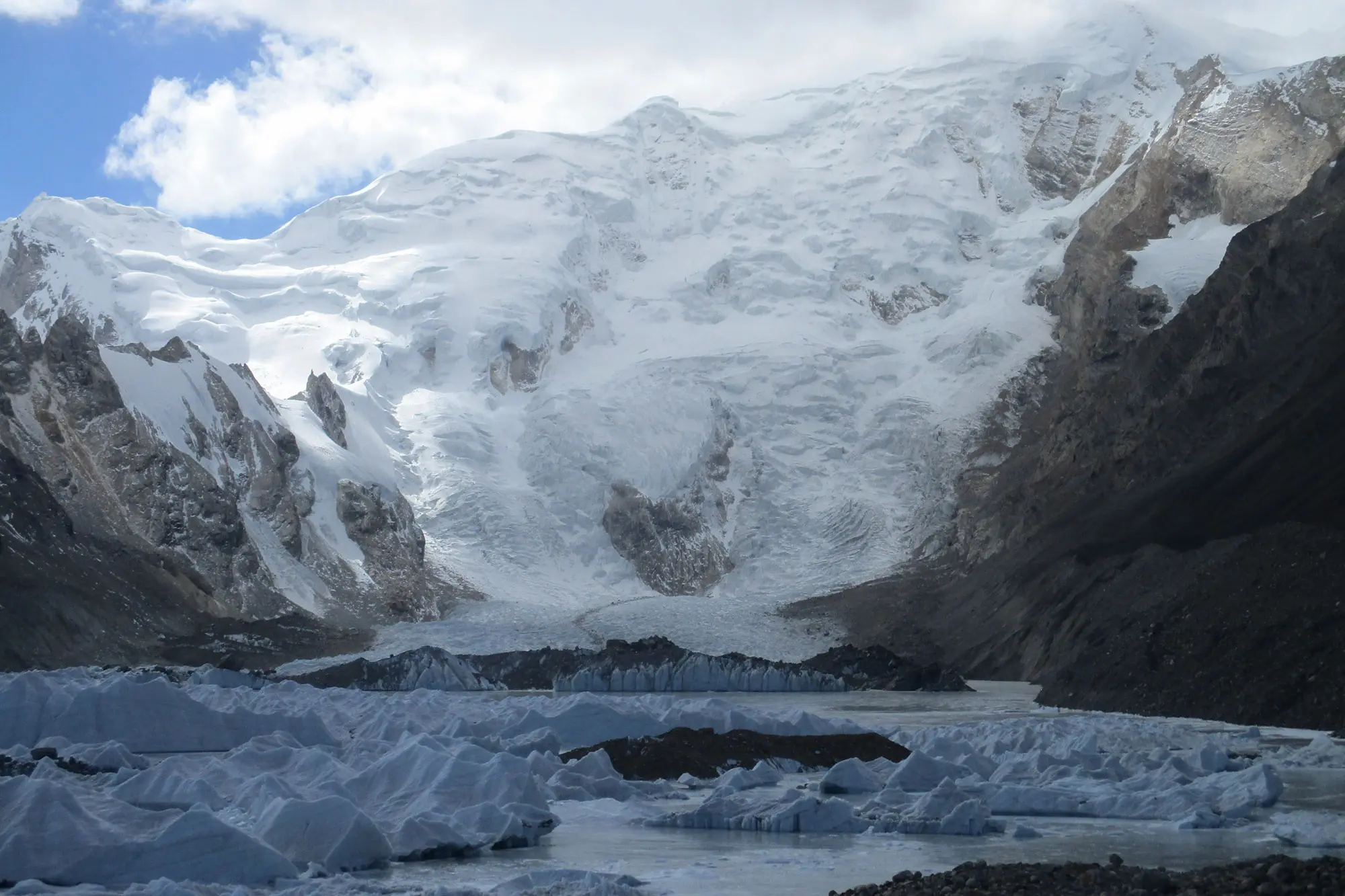 Namenloser Gletscher im zentralen Himalaya.