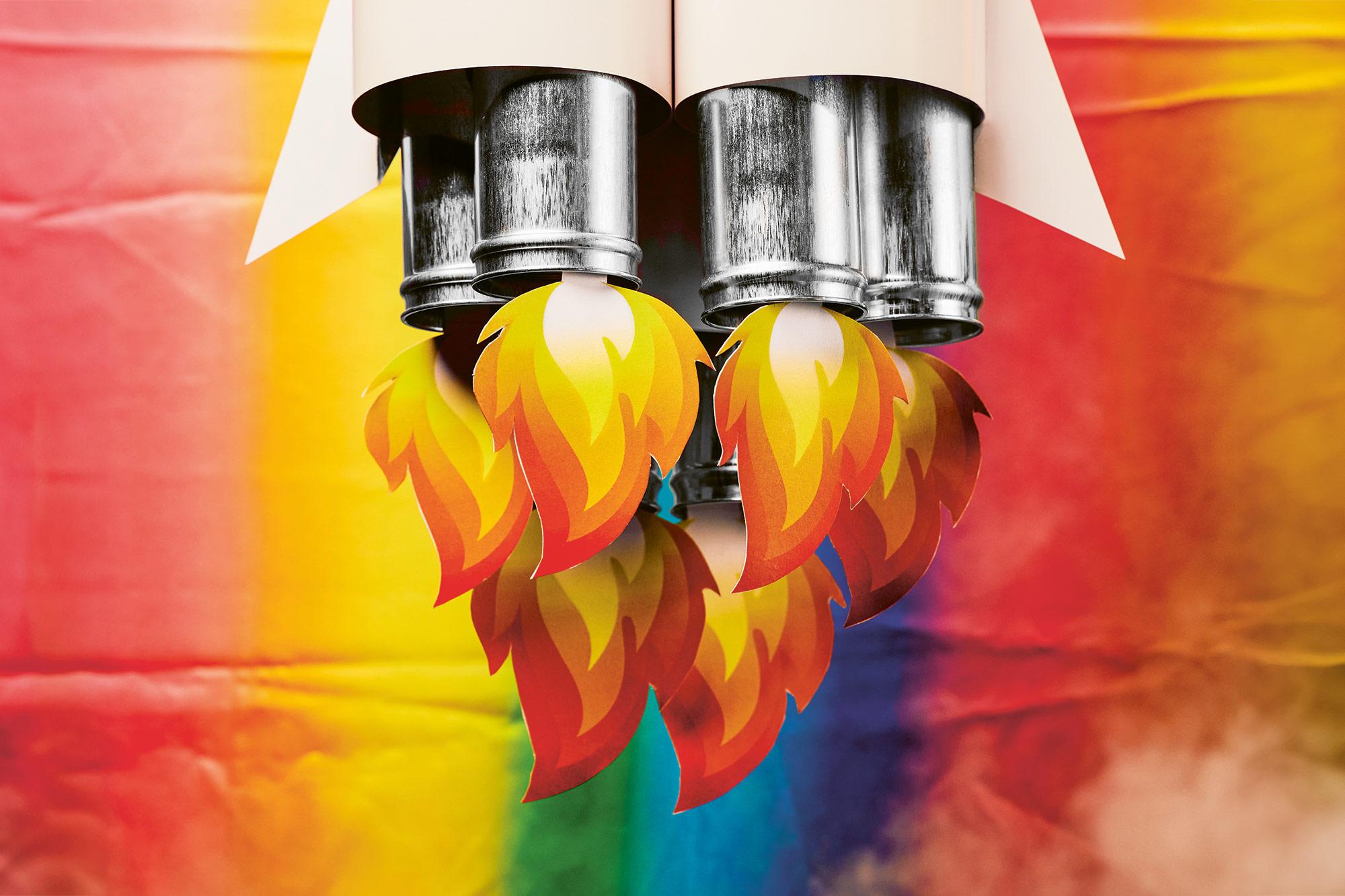 Man sieht das hintere Ende einer Rakete beim Start, inklusive Flammen, die aus den Düsen lodern.