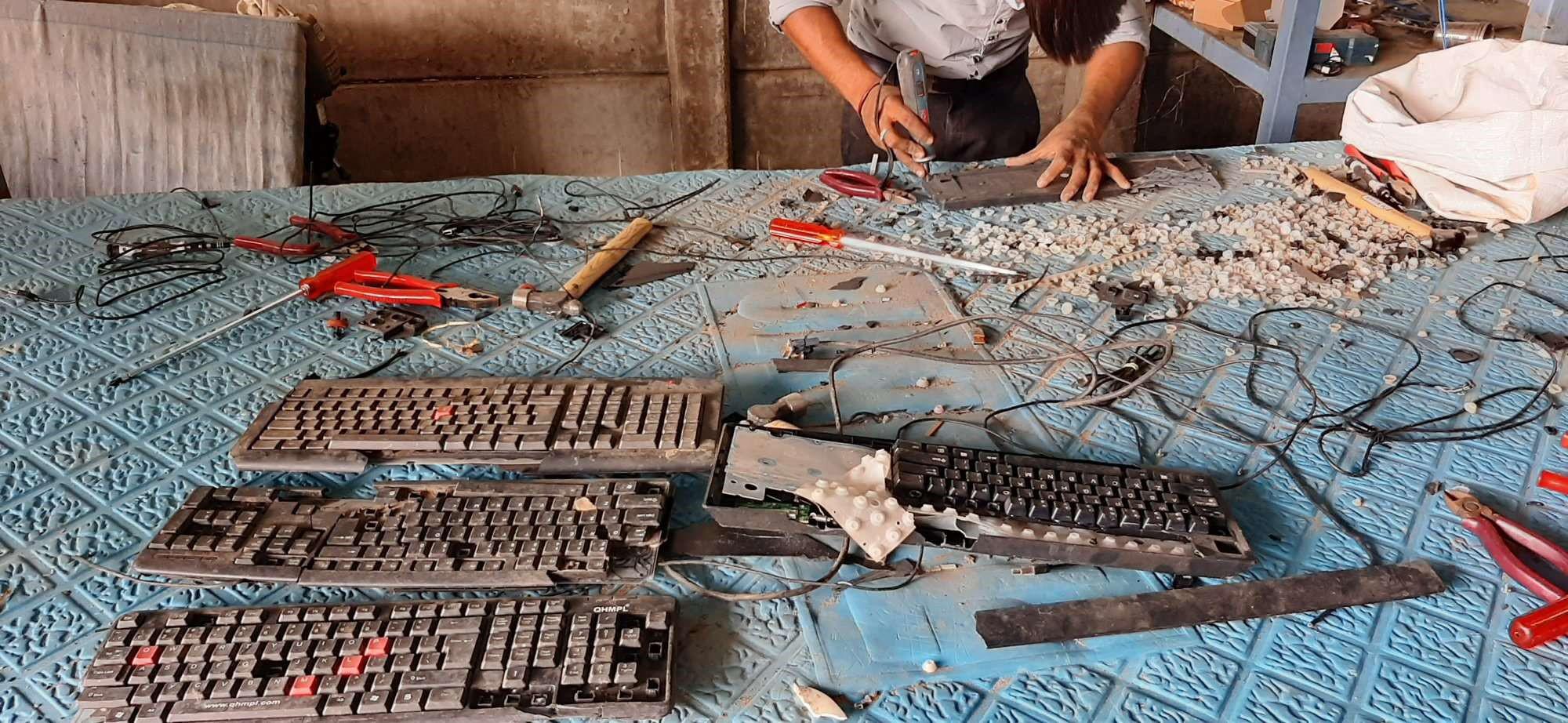 In Indien werden über 90 Prozent des Elektroschrotts im informellen Sektor verarbeitet.
