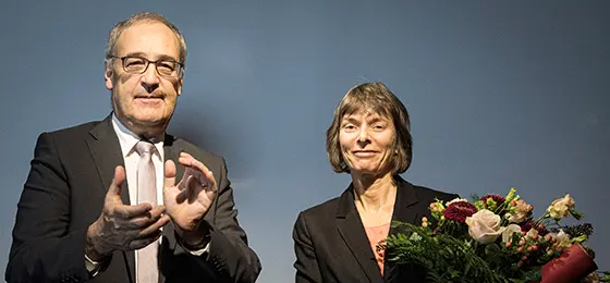 Chairman of the Foundation, Federal Councillor Guy Parmelin, and the 2019 winner, Professor Nicola Spaldin from ETH Zurich, at t