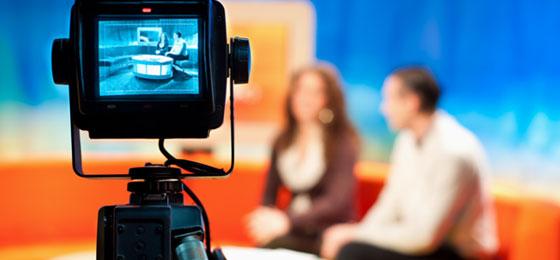 Un plateau de télévision pendant le tournage d’une émission. © sutterstock.com