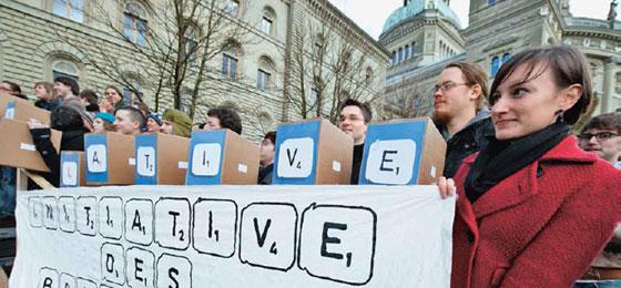 the Association of Swiss Student Bodies (VSS) which hands over the Scholarship Initiative © Keystone/Marcel Bieri